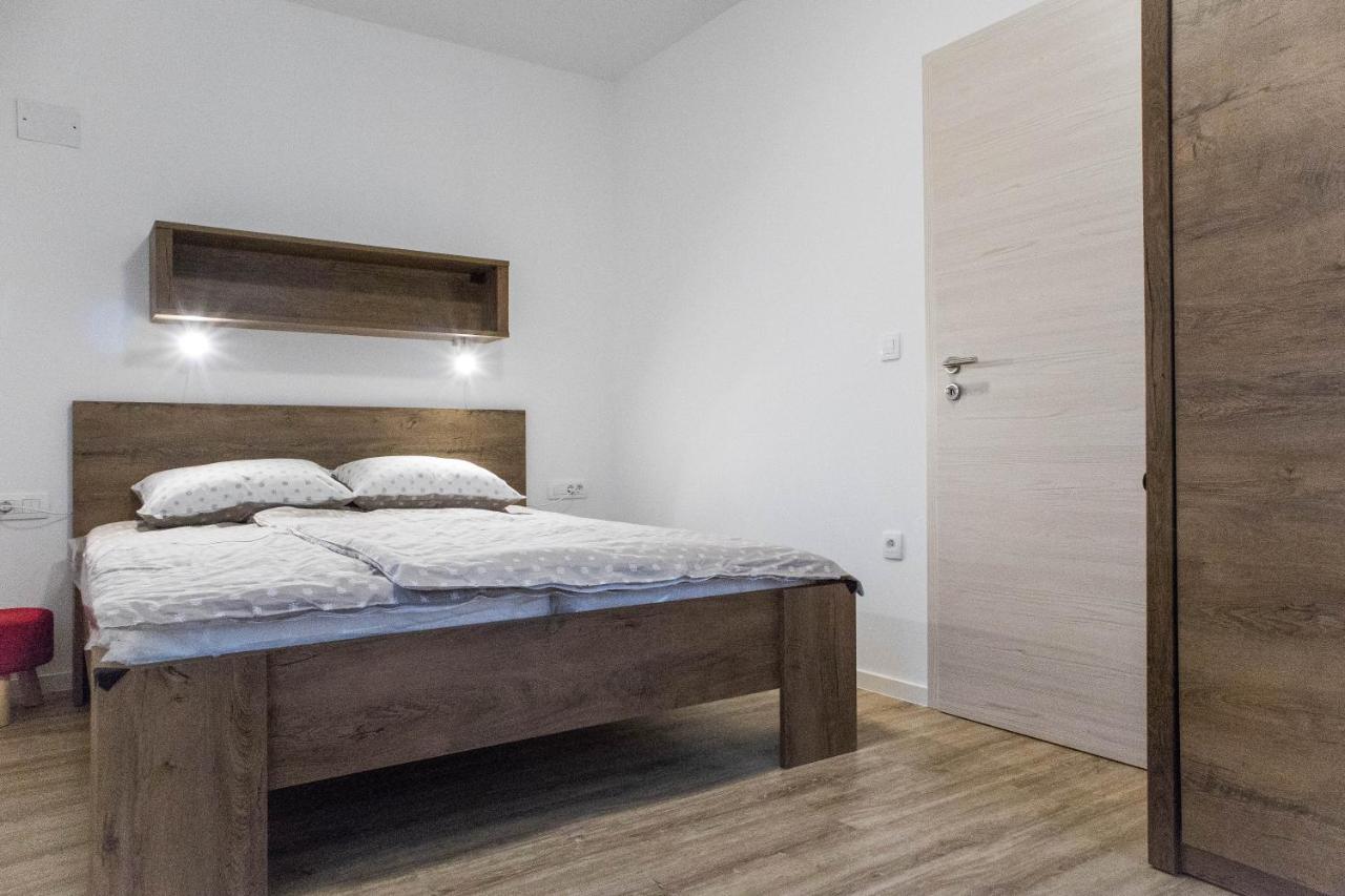 Jantar Apartmaji Novo Mesto Eksteriør bilde
